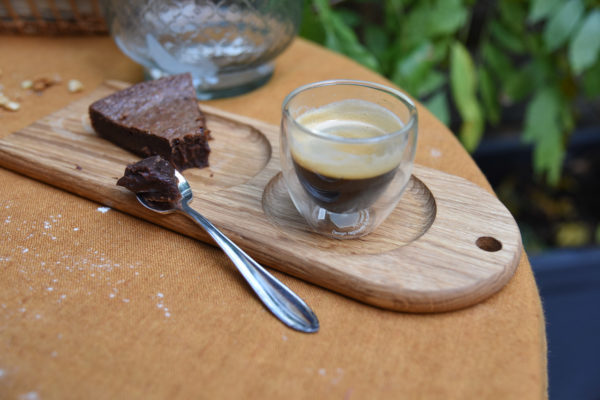 Assiette en bois pour le service des desserts et cafés gourmands