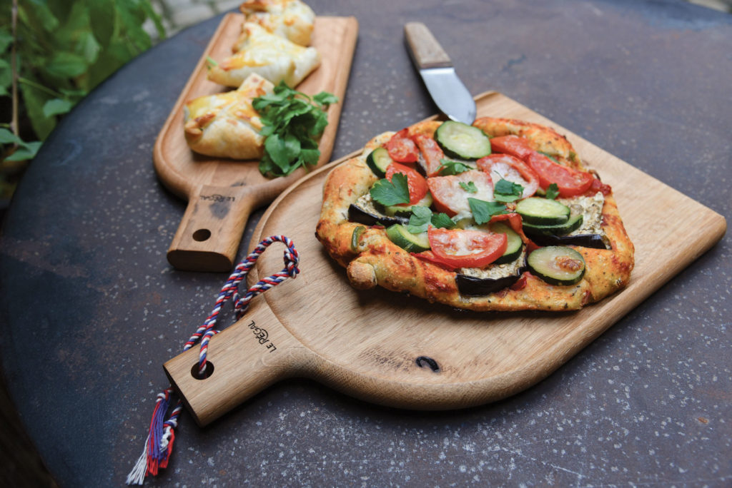 Planche à pizza en bois pour une présentation design et naturelle