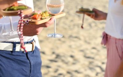 Un buffet debout avec une touche nature